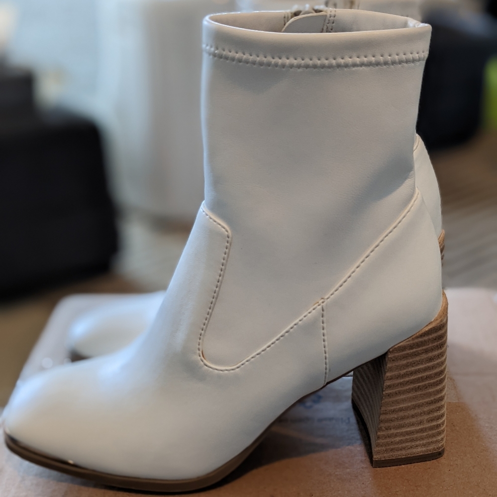 DV by Dolce Vita Jordy Sock Boots - Picture 2 of 6